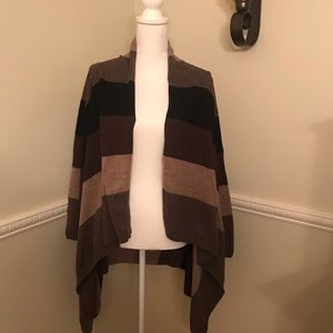 Multi- color brown long sleeve cardigan.